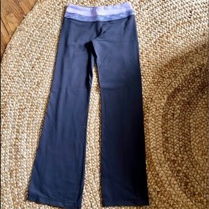 LULULEMON! Yoga pants!grey, purple,6, immaculate!